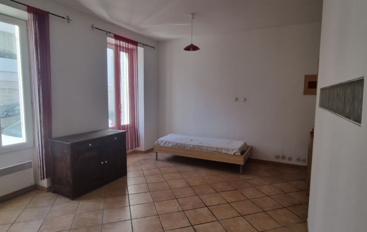 Studio   MARSEILLE  27 m2 68 000 € 